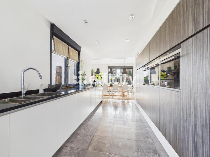 Demeure - 390 m² - 9 pièces