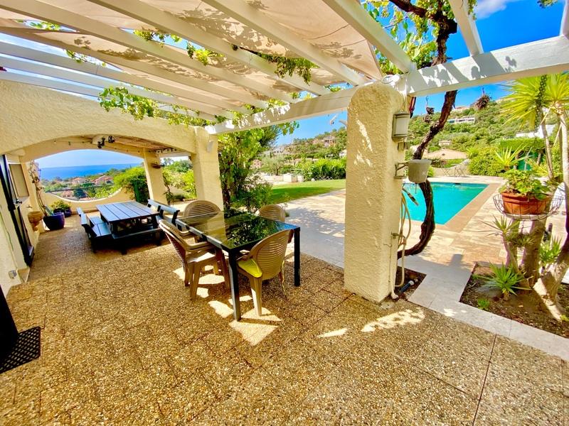 Maison - 240 m² - 8 pièces