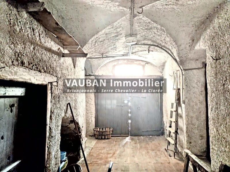 Maison - 380 m² - 3 pièces