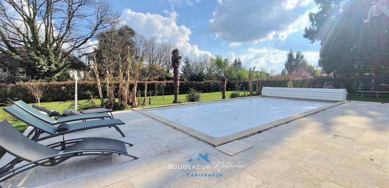 Maison - 252 m² - 8 pièces