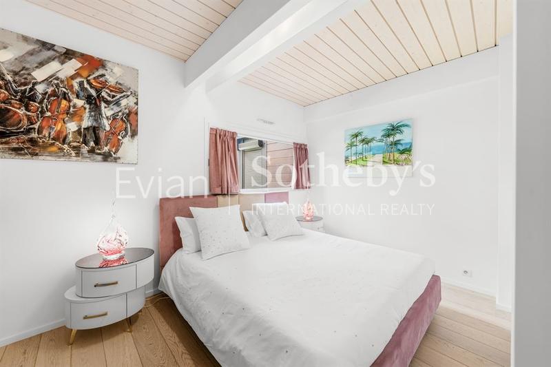 Maison - 448 m² - 9 pièces