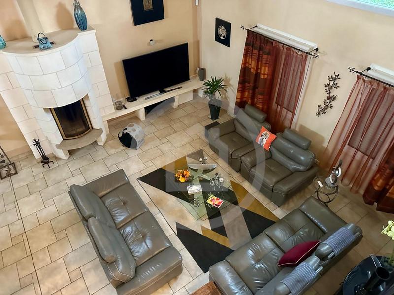 Maison - 196 m² - 7 pièces