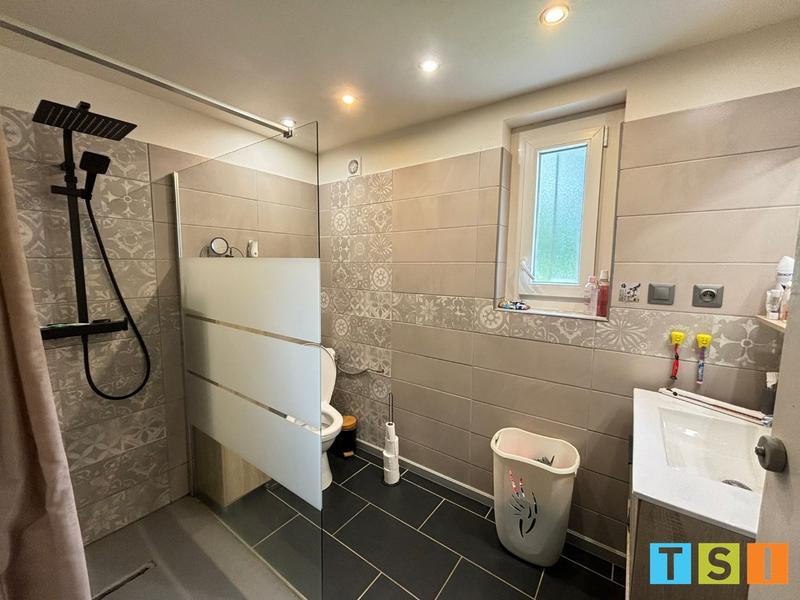 Maison - 207 m² - 8 pièces