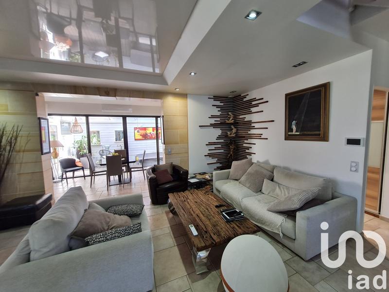 Maison - 250 m² - 10 pièces