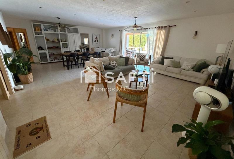 Villa - 378 m² - 10 pièces