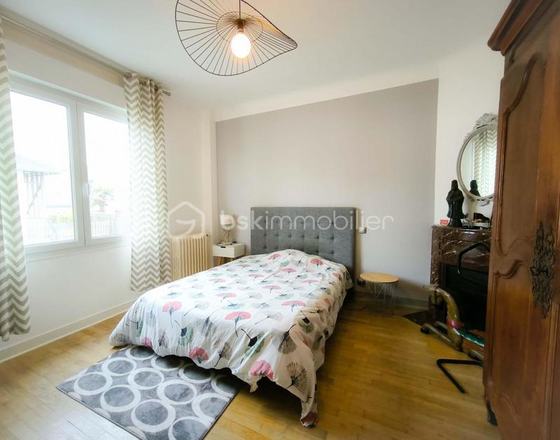 Maison traditionnelle - 164 m² - 6 pièces