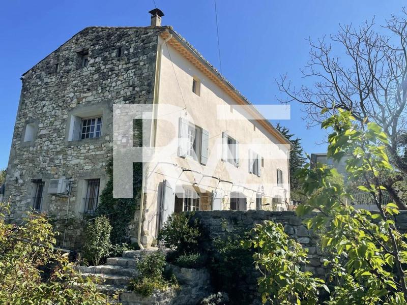 Mas - 240 m² - 8 pièces