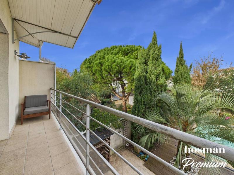 Maison - 220 m² - 6 pièces