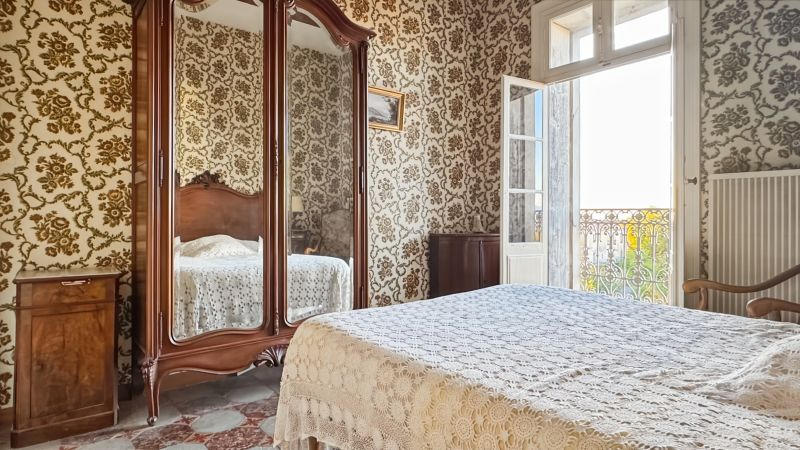 Maison - 204 m² - 10 pièces