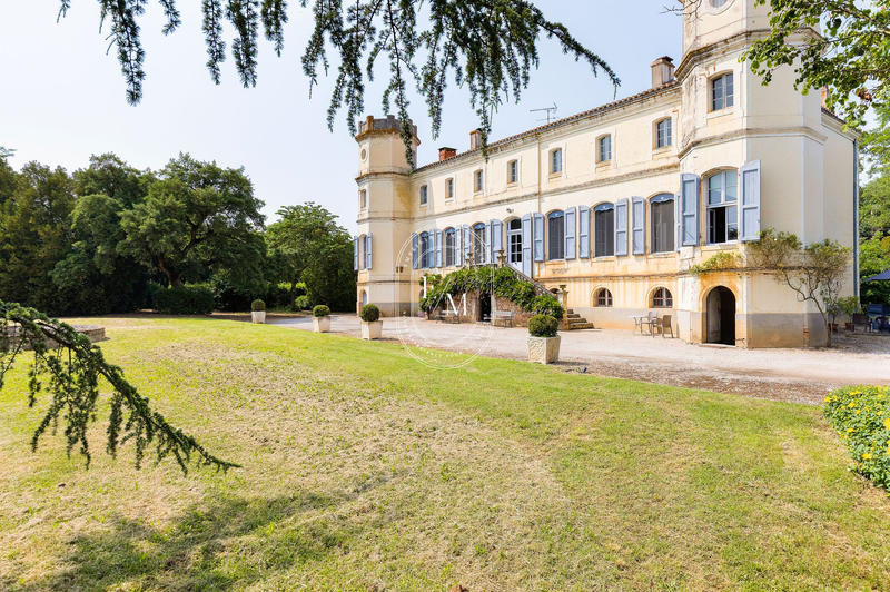 Maison - 448 m² - 13 pièces