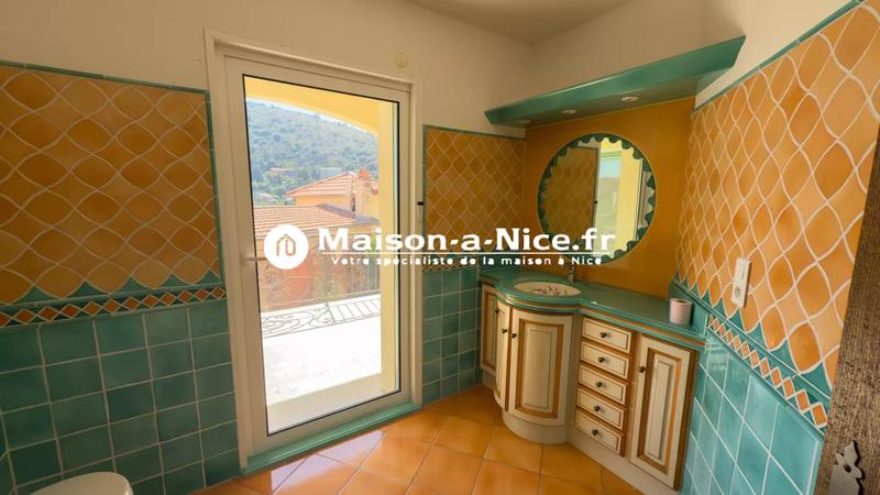 Maison - 333 m² - 10 pièces