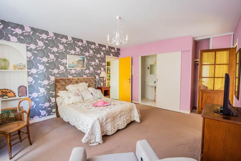 Maison - 250 m² - 7 pièces