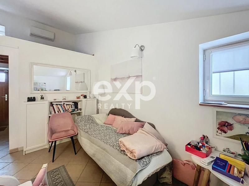 Maison - 235 m² - 8 pièces