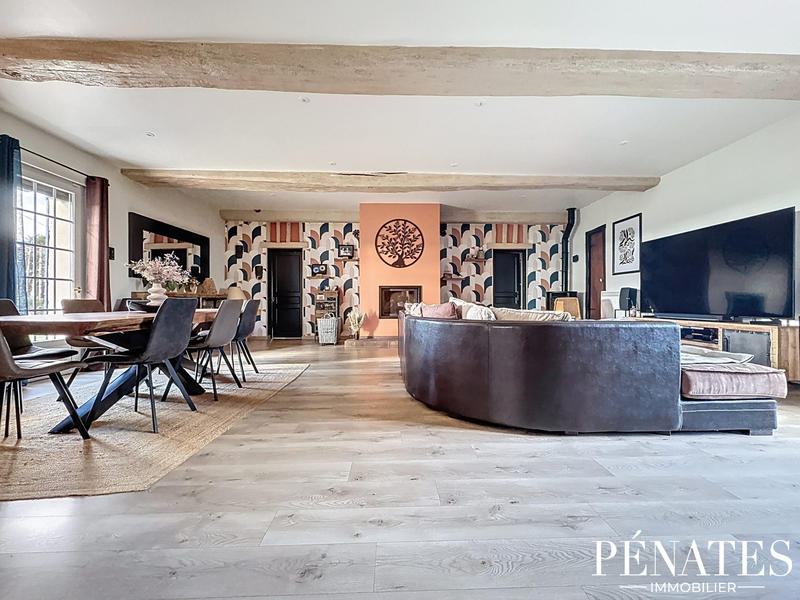 Maison traditionnelle - 295 m² - 6 pièces