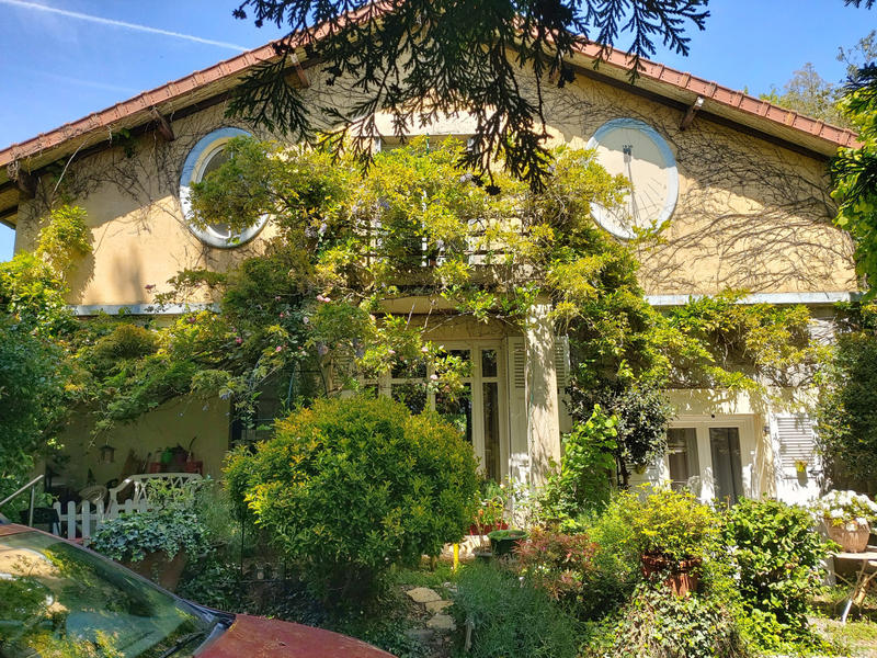 Maison - 198 m² - 9 pièces