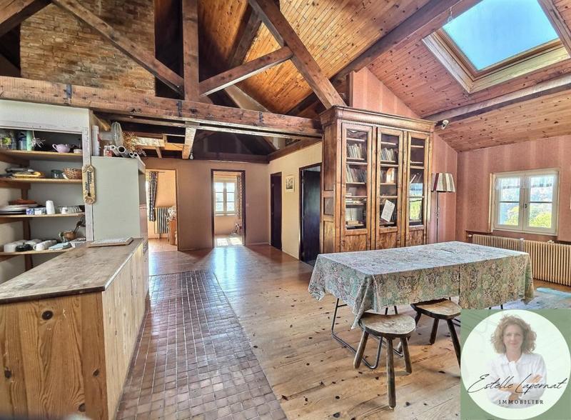 Maison - 322 m² - 13 pièces