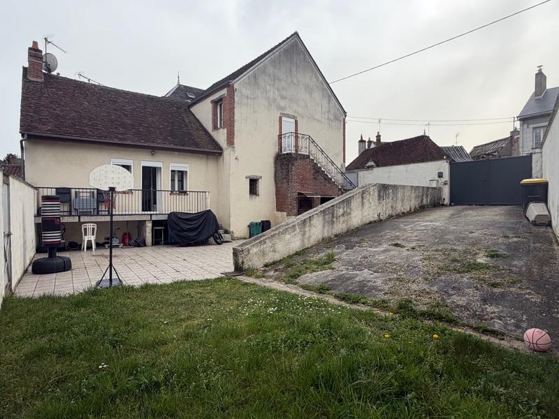 Maison - 161 m² - 7 pièces