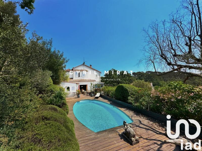 Maison - 227 m² - 8 pièces