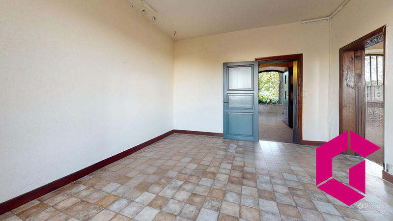 Maison - 243 m² - 11 pièces