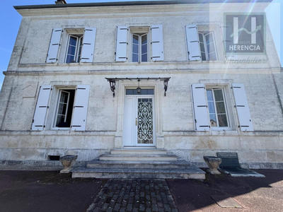 Maison - 253 m² - 7 pièces