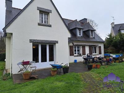 Maison traditionnelle - 170 m² - 8 pièces