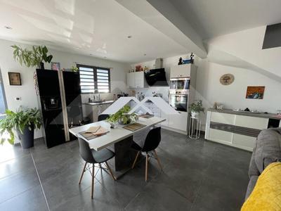 Maison - 111 m² - 4 pièces