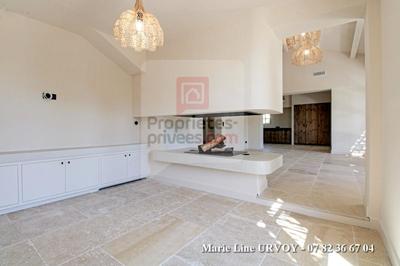 Maison - 300 m² - 8 pièces