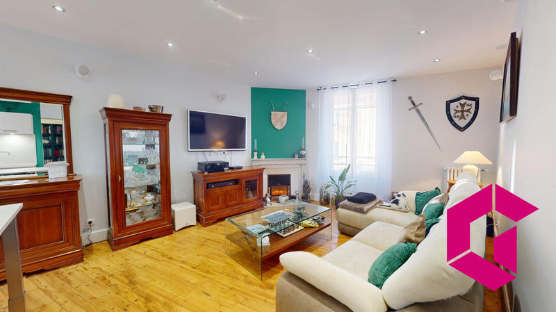 Maison - 337 m² - 9 pièces