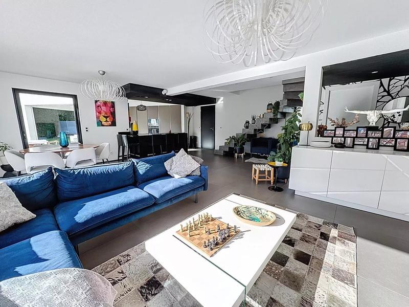 Maison - 140 m² - 5 pièces