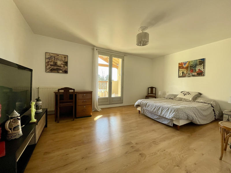 Maison - 230 m² - 6 pièces