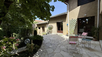 Maison - 220 m² - 8 pièces