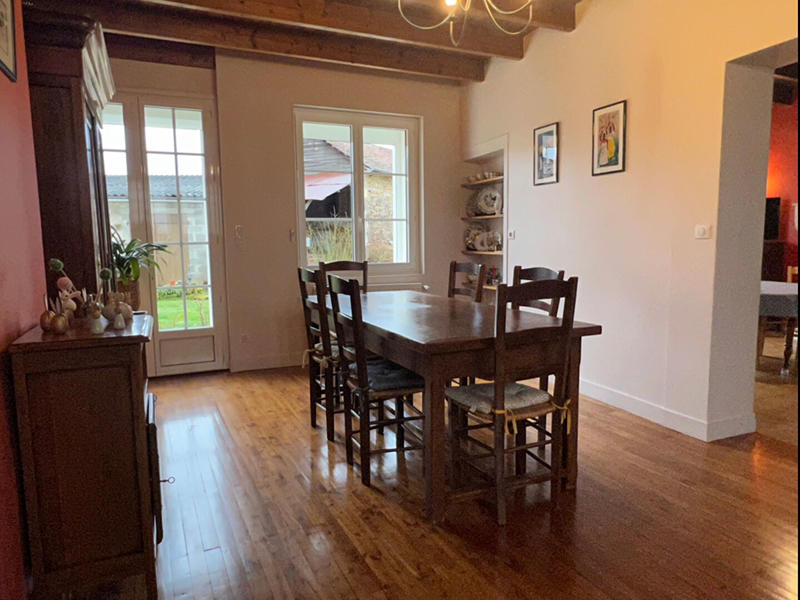 Maison - 250 m² - 8 pièces