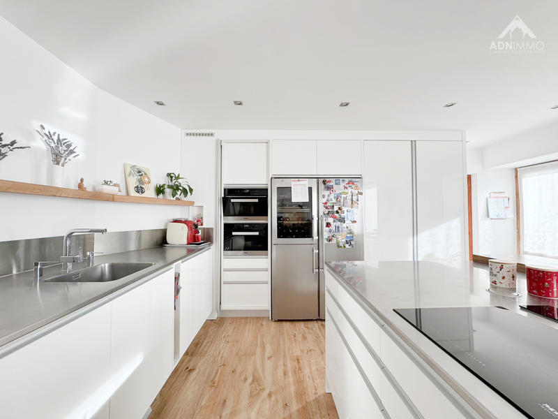 Maison - 280 m² - 6 pièces