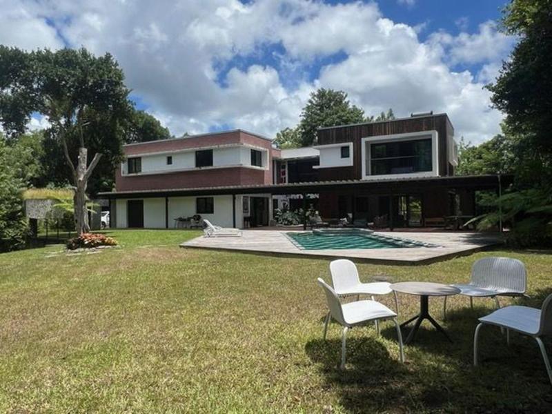 Villa - 395 m² - 9 pièces