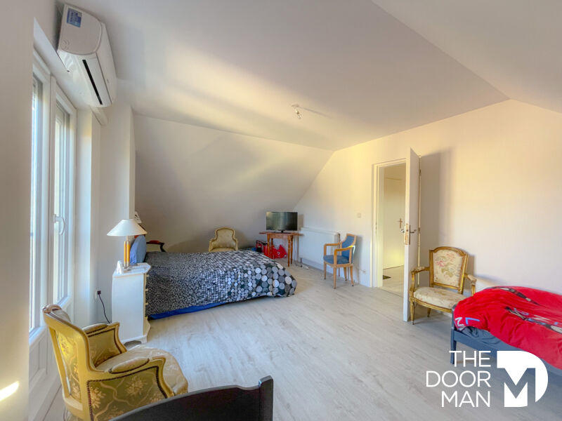 Maison - 200 m² - 6 pièces