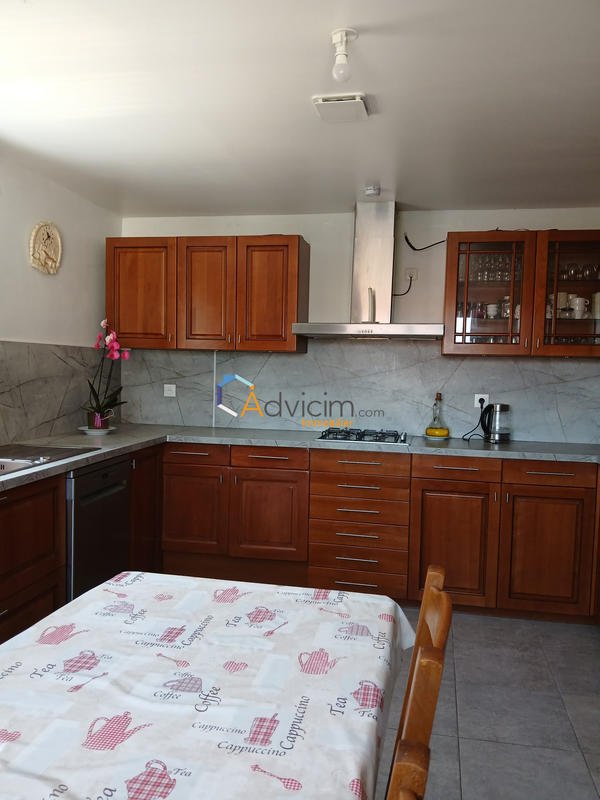 Maison - 225 m² - 8 pièces