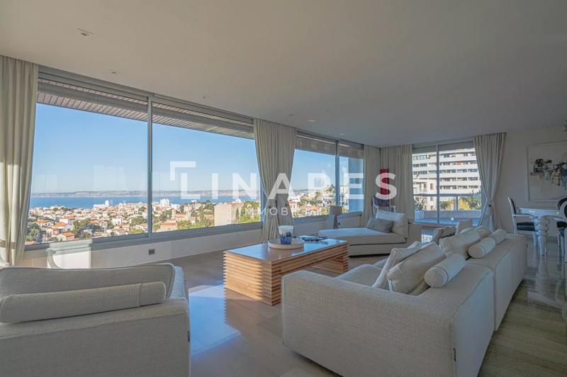 Maison - 313 m² - 9 pièces