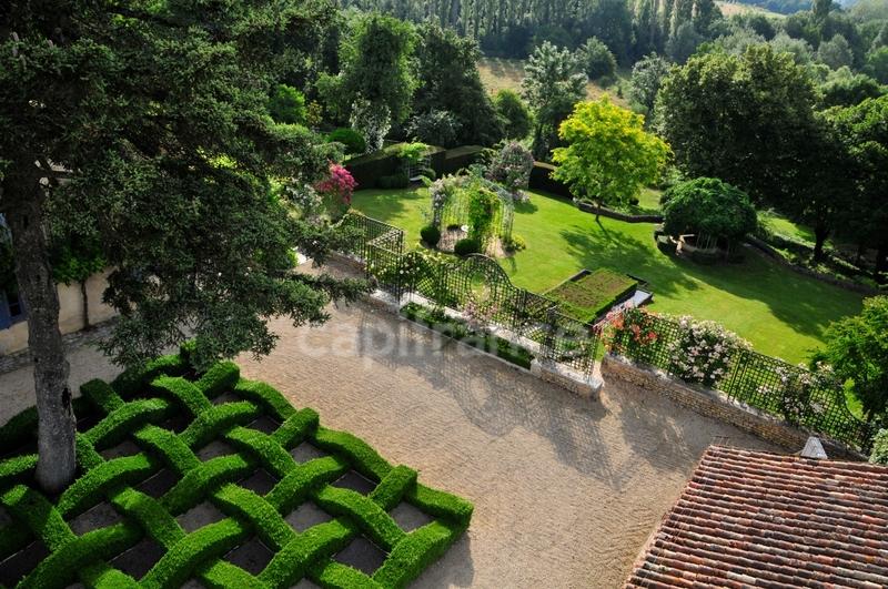 Maison - 205 m² - 9 pièces