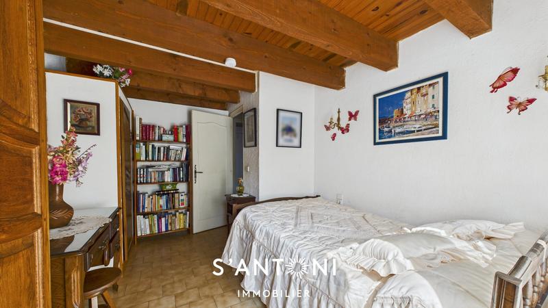 Maison - 210 m² - 8 pièces