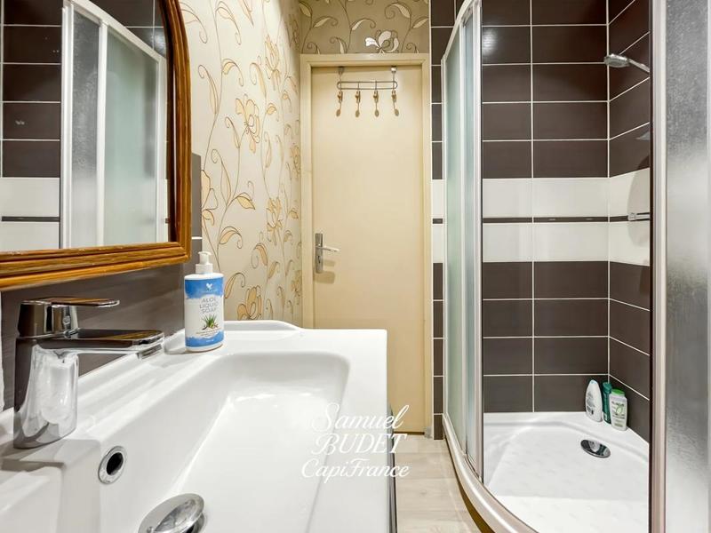 Maison - 230 m² - 7 pièces