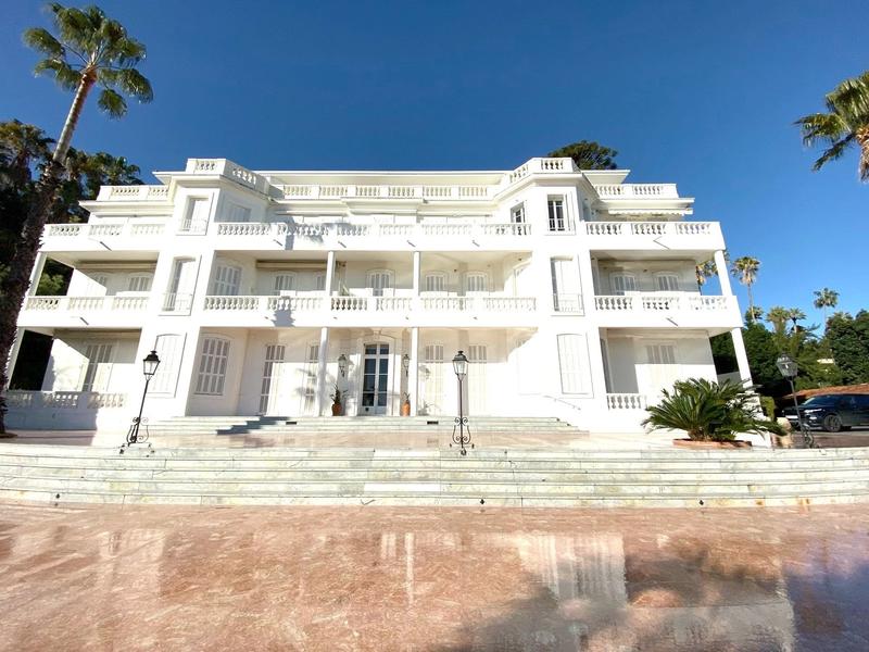 Appartement - 140 m² - 6 pièces