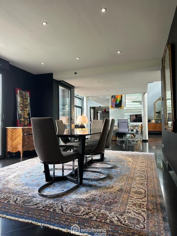 Maison - 730 m² - 10 pièces