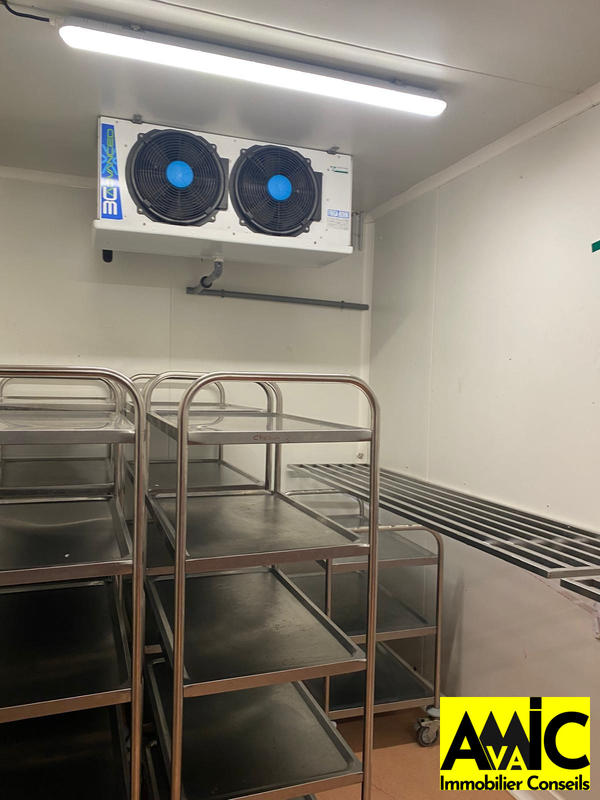 Local d'activités - 158 m²