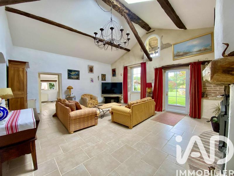 Maison - 230 m² - 8 pièces