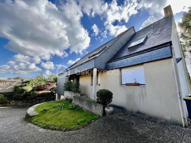 Maison - 258 m² - 9 pièces