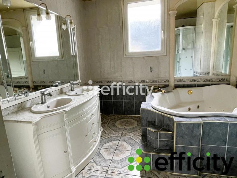 Maison - 179 m² - 5 pièces