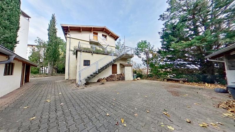 Maison - 246 m² - 7 pièces