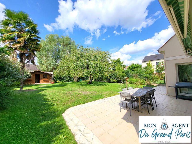 Maison - 216 m² - 10 pièces