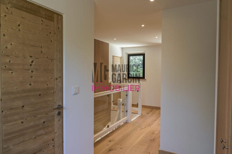 Maison - 250 m² - 8 pièces