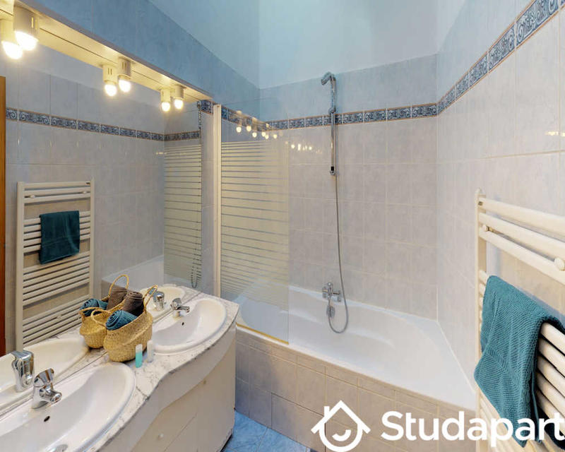 Chambre - 130 m² - 1 pièce